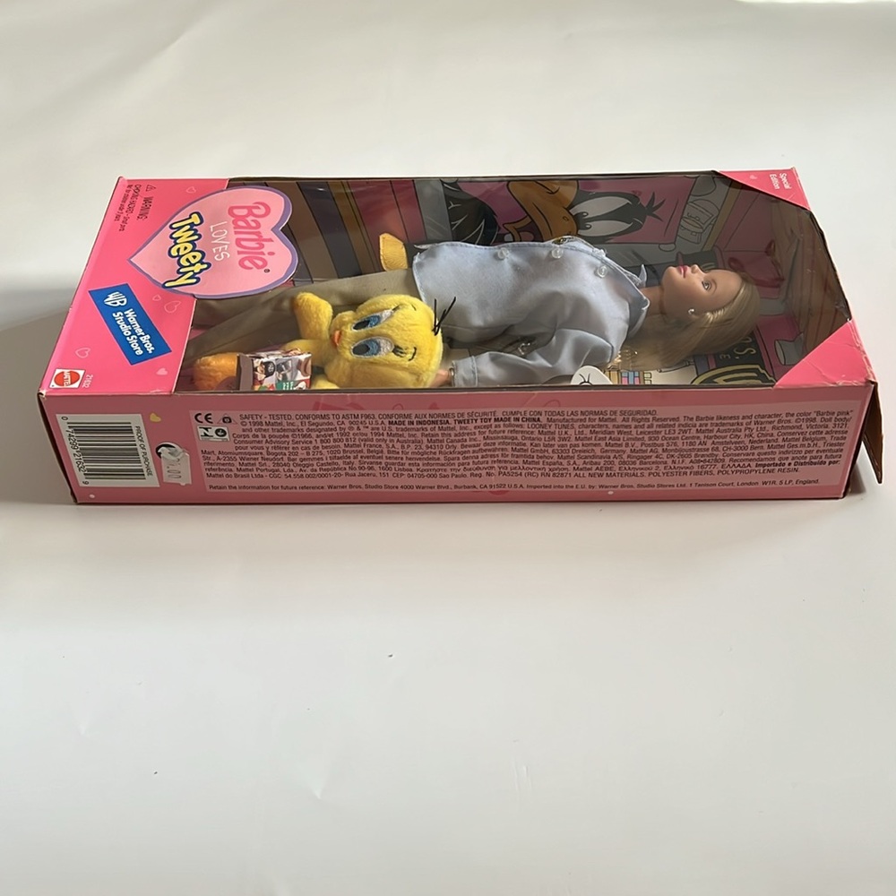 Barbie Loves Tweety Warner Brothers Mattel Vintage Special Edition Barbie Doll - Picture 5 of 9